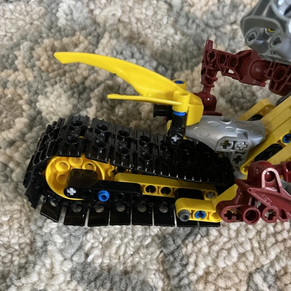 Lego Bionicle 8992 Cendox V1 2009 Glatorian Vehicle, 100% Comp W/ Thornax Fruit!